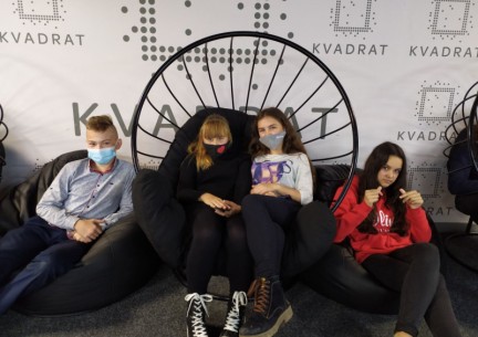 До 100-річчя відзначення подій Української революції 1917-1921 рр. та Дня Захисника України учні 7-8 класів відвідали виставку в приміщенні ВОМЦ «Квадрат» під назвою «Символ твоєї свободи. 100 років Державного герба України»