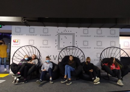 До 100-річчя відзначення подій Української революції 1917-1921 рр. та Дня Захисника України учні 7-8 класів відвідали виставку в приміщенні ВОМЦ «Квадрат» під назвою «Символ твоєї свободи. 100 років Державного герба України»