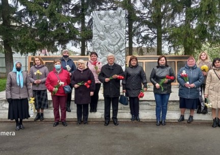 Педагогічний колектив КЗ "Зарванецької гімназії" відзначив День пам'яті жертв Другої світової війни, та примирення між країнами-учасниками Другої світової війни