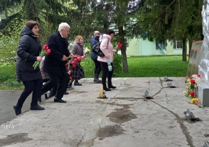Педагогічний колектив КЗ "Зарванецької гімназії" відзначив День пам'яті жертв Другої світової війни, та примирення між країнами-учасниками Другої світової війни