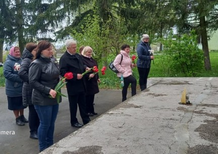 Педагогічний колектив КЗ "Зарванецької гімназії" відзначив День пам'яті жертв Другої світової війни, та примирення між країнами-учасниками Другої світової війни