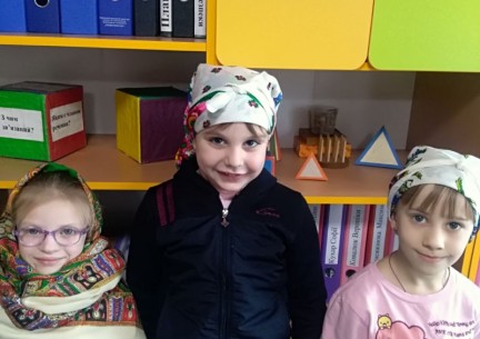 7 грудня – День української хустки