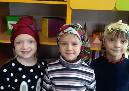 7 грудня – День української хустки