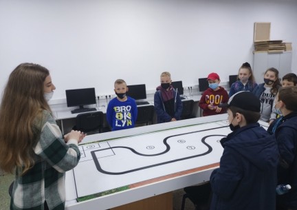 Учні КЗ "Зарванецька гімназія" в рамках тижня навчальних екскурсій відвідали ІТ академію Шаг у місті Вінниця