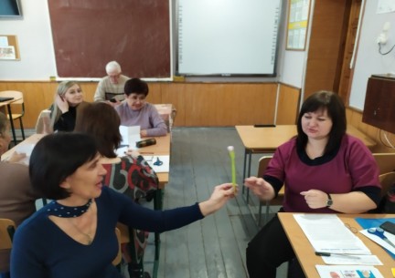 Майстер - клас керівника гуртка декоративно - ужиткового мистецтва Добрянської В.В. "Гурток - спосіб формування творчої особистості учня" для педпрацівників гімназії.