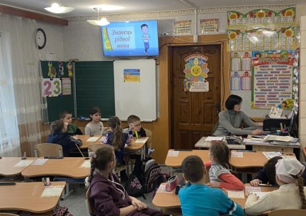 Поглибити теоретичні знання та практичні навички учнів з української мови, спонукати їх до творчої праці; розвивати уміння застосовувати знання в незвичних ситуаціях; виховувати повагу до барвистого рідного слова