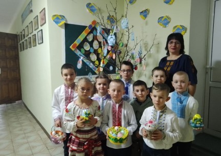 Писанка — український різновид великодніх яєць; яйце, декороване традиційними символами, які пишуться за допомогою воску й барвників.