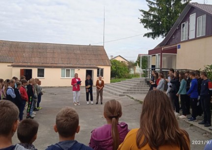 В КЗ «Зарванецька гімназія» відбулися вибори президента учнівського самоврядування шкільної республіки «ТЕМП»