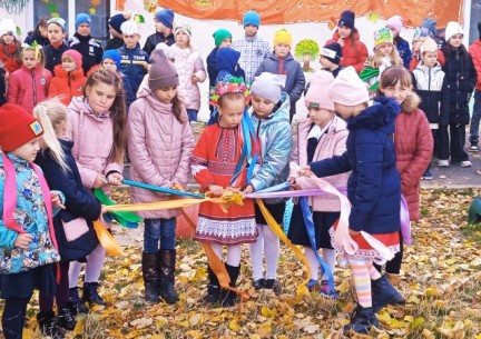 У КЗ "Зарванецької гімназії" відбулось свято осені