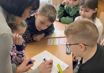 Поглибити теоретичні знання та практичні навички учнів з української мови, спонукати їх до творчої праці; розвивати уміння застосовувати знання в незвичних ситуаціях; виховувати повагу до барвистого рідного слова