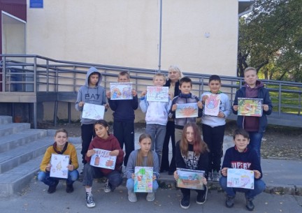 Відповідно до плану проведення Місячника цивільного захисту вчитель образотворчого мистецтва, Довгань Маргарита Володимирівна,провела конкурс малюнків «Безпечна поведінка – запорука здорового та щасливого життя», для учнів 5 - 6 класів.