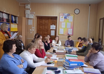 02 листопада 2021 р. в гімназії відбулася педрада на тему:« Спрямування діяльності педагогічного колективу на формування творчої активної особистості».