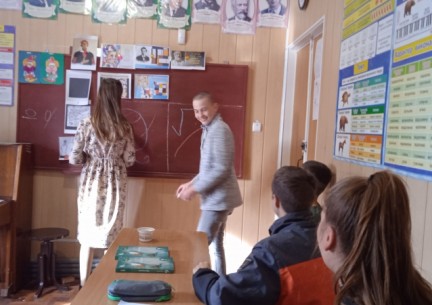 Урок на тему: "Лабіринт художньої абстракції" у 9 класі. Вч. Довгань М.В.