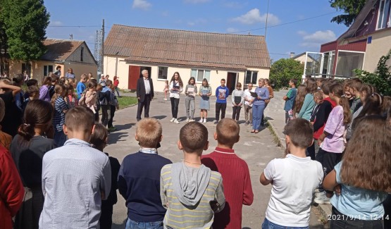 В КЗ «Зарванецька гімназія» відбулися вибори президента учнівського самоврядування шкільної республіки «ТЕМП»