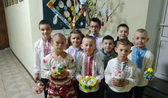 Писанка — український різновид великодніх яєць; яйце, декороване традиційними символами, які пишуться за допомогою воску й барвників.