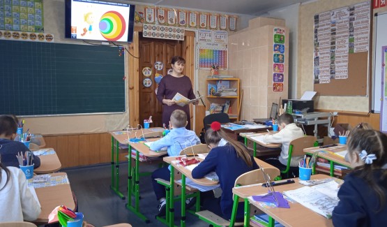 Урок ЯДС у 2 класі на тему :" Атрибути Української держави. Мій особистий простір" вч. Марценюк Л.І.