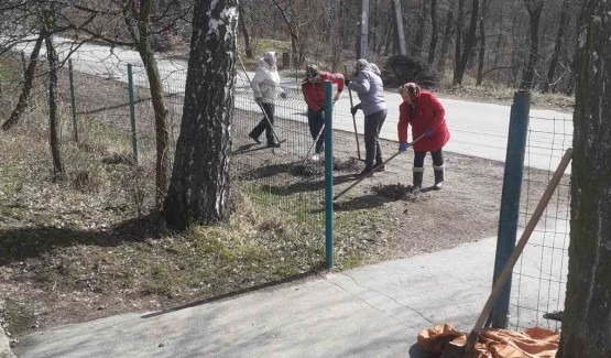 Працівники КЗ "Зарванецька гімназія" долучилися до акції «Будь справжнім європейцем - бережи довкілля!»