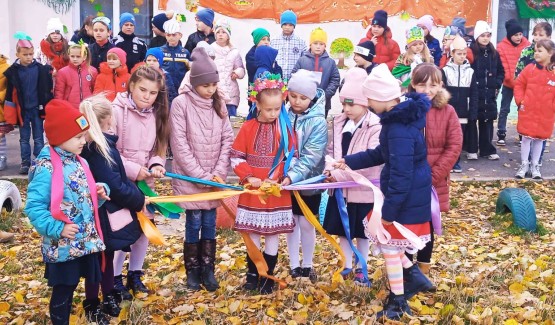 У КЗ "Зарванецької гімназії" відбулось свято осені