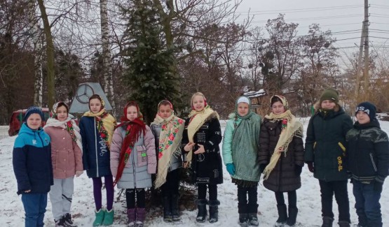 Учні 4 класу вітають усіх зі святом Меланки!