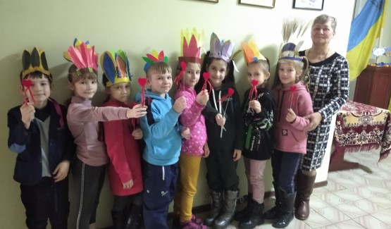 Щоразу учні 2 класу на уроках ЯДС (Кл.кер.Курдибаха Н.Б.) мандрують різними континентами. Прерії, індіанці, полювання. А під час подорожі до Індії учні класу стали королями та королевами провінцій.