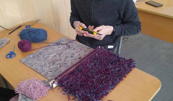 Урок трудового навчання у 9 класі на тему: " Нове життя старим речам" (Вч. Андрущенко В.В.)