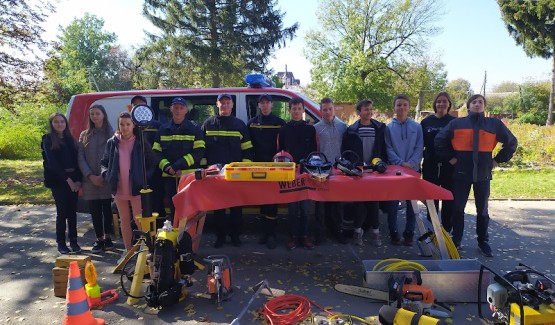 Групою рятувальних робіт аварійно-рятувальної частини аварійно-рятувального загону спеціального призначення ГУ ДСНС України у Вінницькій області було проведено просвітницьку бесіду з теми: «Запобігти! Врятувати! Допомогти!»