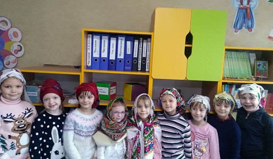 7 грудня – День української хустки