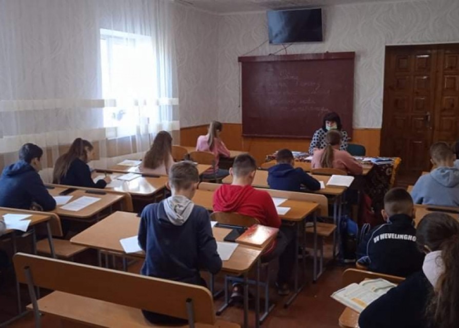 У понеділок, 11 жовтня, розпочався І (шкільний) етап Всеукраїнських учнівських олімпіад. Цього дня зібралися школярі 6-9класів – найкращі знавці української мови.Учасники олімпіади виборють право захищати честь школи на ІІ етапі. Бажаємо успіхів учас