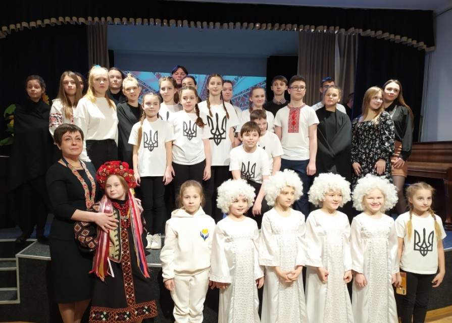 Кращі з кращих читців – учасників обласного конкурсу «Зіркова мрія» зібрались у КЗ «Центр естетичного виховання» Вінницької обласної ради з нагоди Міжнародного дня рідної мови.