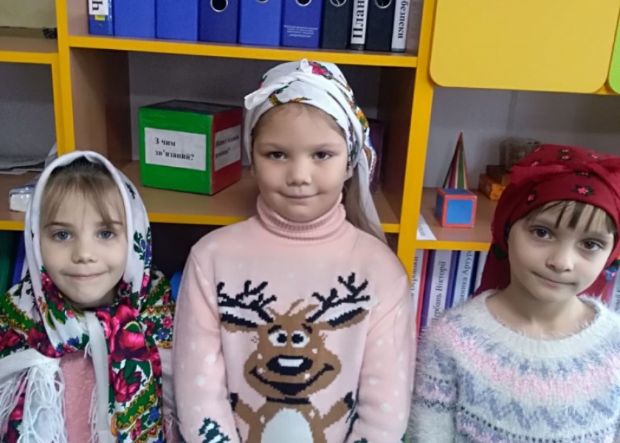 7 грудня – День української хустки