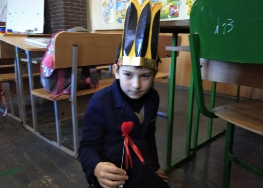 Щоразу учні 2 класу на уроках ЯДС (Кл.кер.Курдибаха Н.Б.) мандрують різними континентами. Прерії, індіанці, полювання. А під час подорожі до Індії учні класу стали королями та королевами провінцій.