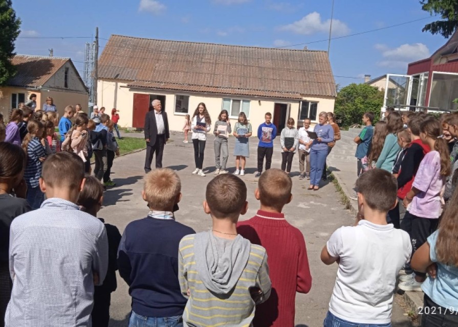 В КЗ «Зарванецька гімназія» відбулися вибори президента учнівського самоврядування шкільної республіки «ТЕМП»