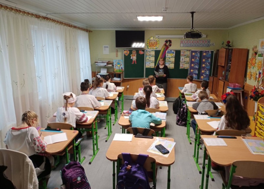 Здобувачі освіти 2 та 4 класів також долучилися до написання 21-го загальнонаціонального диктанту із класними керівниками Вч. Семенчук В.А ., Марценюк Л.І.