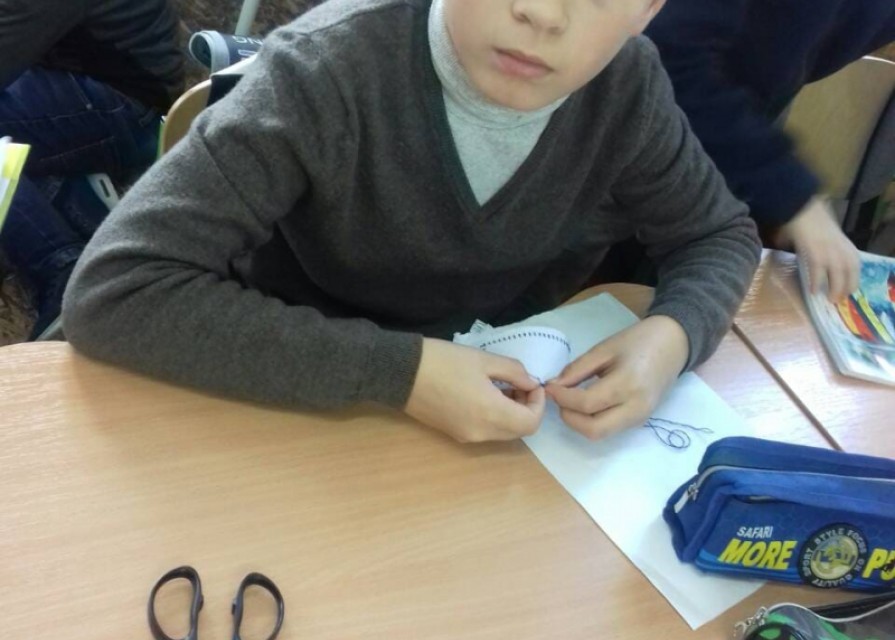 До дня української писемності та мови учні 4 класу написали диктант та були відзначені переможці І етапу Міжнародного конкурсу знавців української мови ім. П. Яцика. Також продовжуємо традиції українського народу. Вишиваний рушничок