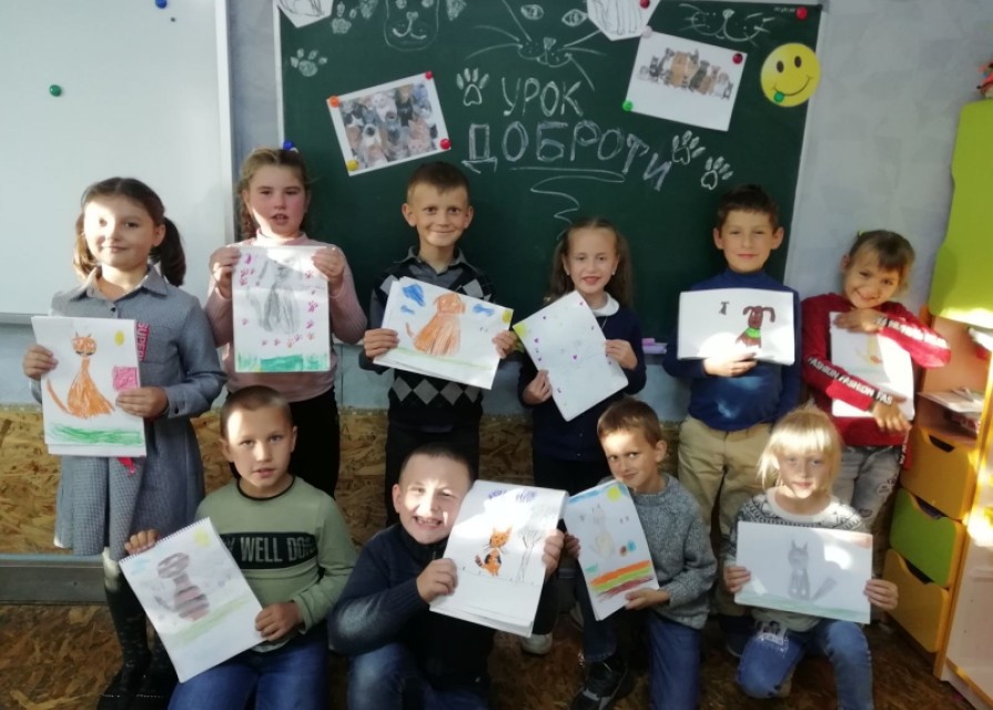 До Міжнародного дня доброти проведено урок "Щаслива лапа". Здобувачі освіти презентували світлини зі своїми улюбленцями
