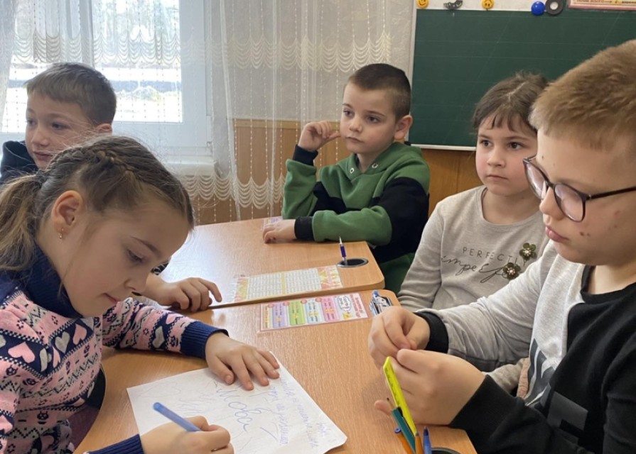 Поглибити теоретичні знання та практичні навички учнів з української мови, спонукати їх до творчої праці; розвивати уміння застосовувати знання в незвичних ситуаціях; виховувати повагу до барвистого рідного слова