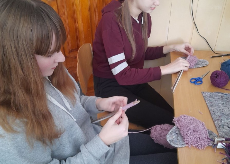 Урок трудового навчання у 9 класі на тему: " Нове життя старим речам" (Вч. Андрущенко В.В.)