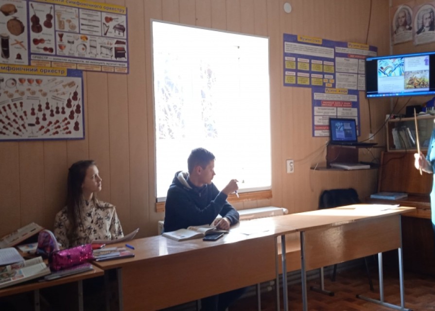 Урок на тему: "Лабіринт художньої абстракції" у 9 класі. Вч. Довгань М.В.