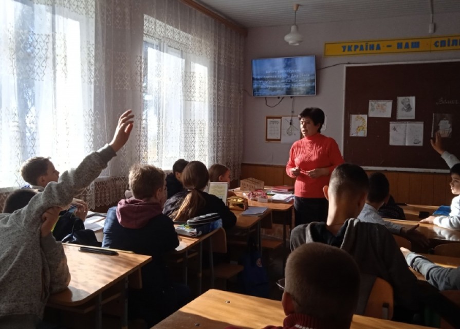 Урок зарубіжної літератури у 6 класі на тему :"Романтика подорожей. Велич науки і знань у романі Ж.Верна "П'ятнадцятирічний капітан" " Вч. Андрущенко В.В.