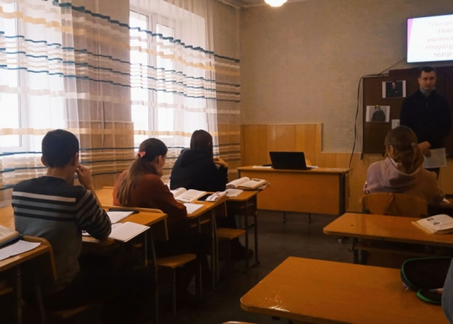 Урок історії в 9 класі на тему: "Нова українська література і театр" Вч. Мельник В.О.