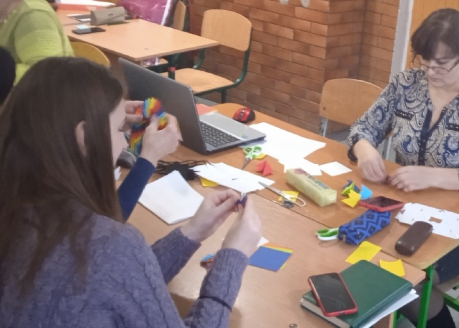 Майстер - клас керівника гуртка декоративно - ужиткового мистецтва Добрянської В.В. "Гурток - спосіб формування творчої особистості учня" для педпрацівників гімназії.