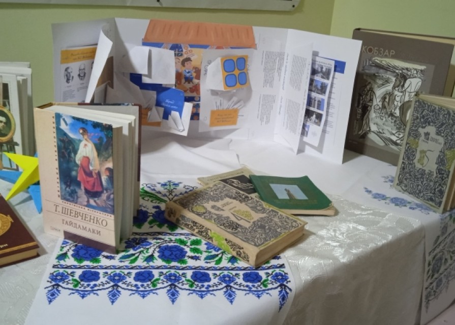 До дня народження Т.Г. Шевченка учні 5 класу переглянули сучасний мультфільм про життя поета та створили лепбук «Тарас Шевченко» від проекту "Всеосвіта".