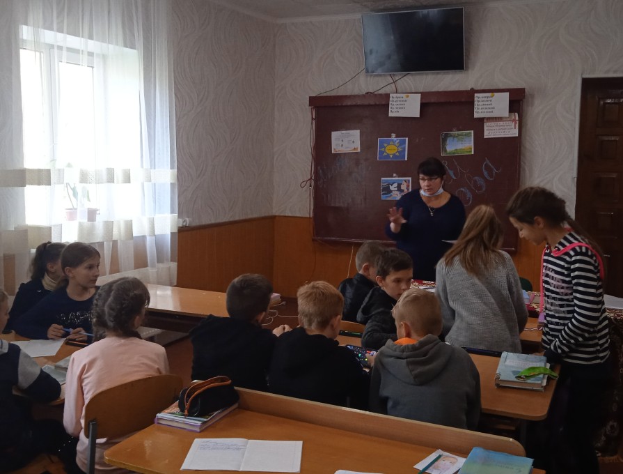 Конкурс знавців української мови "Щасливий випадок" проведено для учнів 5-6 класів вчителем-словесником Стебло Т.В.