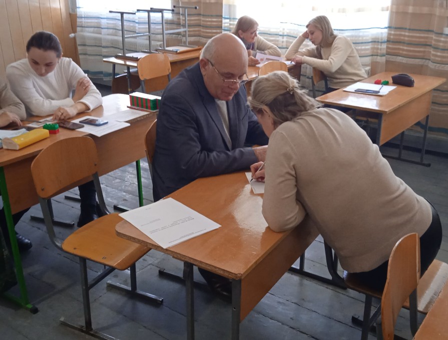 Розмовний клуб "Політь бур'ян..."