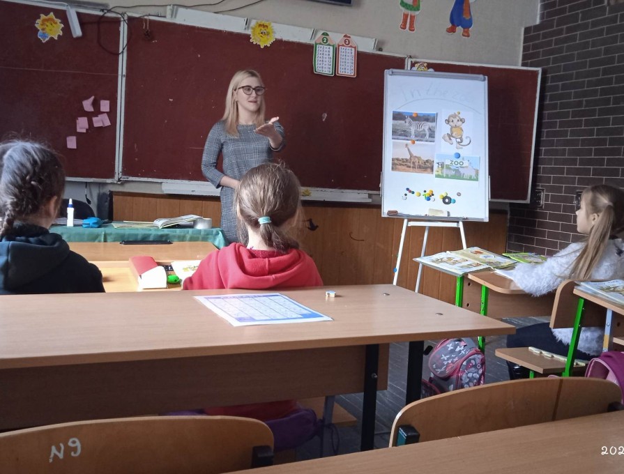 "In the zoo". Учні 2 класу на уроці англійської мови подорожували зоопарком разом із вчителем Кищук-Багнюк Н.В. висловлюючи враження іноземною мовою