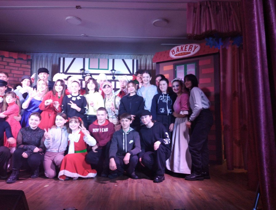Учні гімназії за сприяння ВОКС ЯСР відвідали виставу "Різдвяне диво" у с. Некрасово