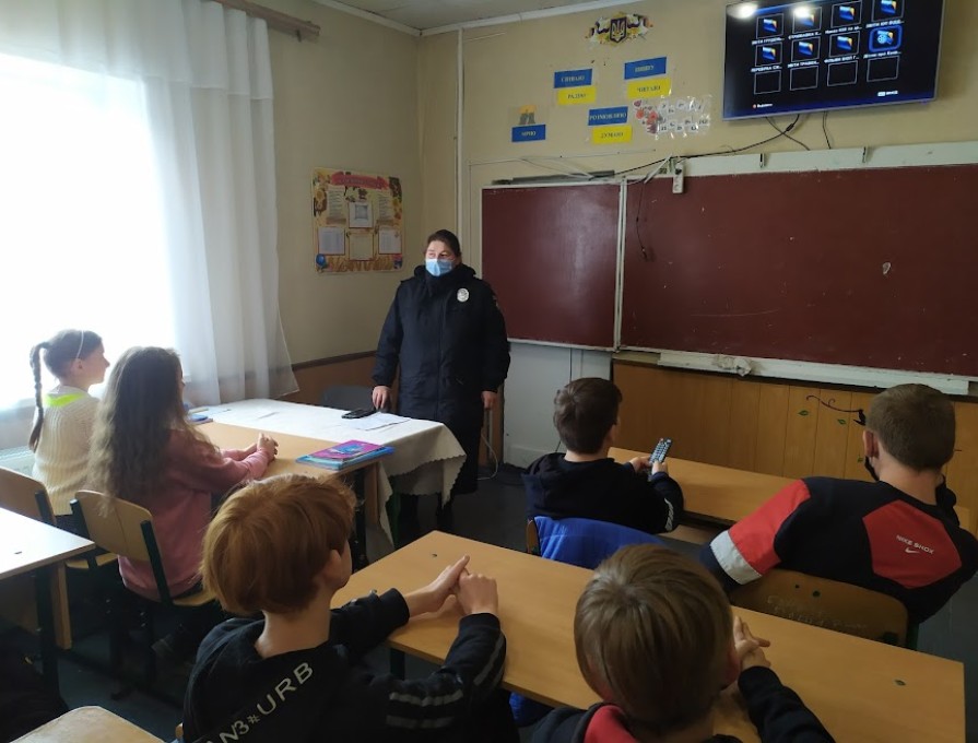 Що потрібно знати дітям про булінг? Як його розпізнати та уникнути? Про проблему шкільного булінгу спільно з інспектором сектору ювенальної превенції Іриною Франковою говорили в КЗ «Зарванецька гімназія».
