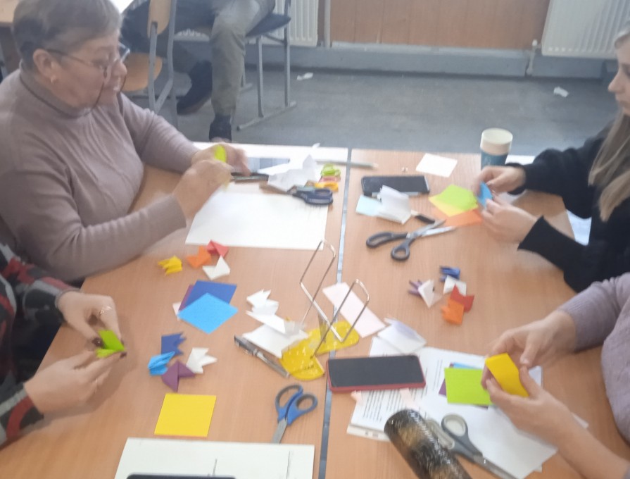 Майстер - клас керівника гуртка декоративно - ужиткового мистецтва Добрянської В.В. "Гурток - спосіб формування творчої особистості учня" для педпрацівників гімназії.