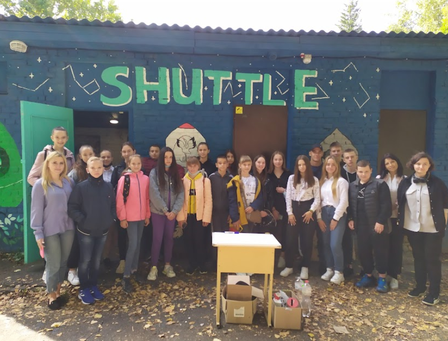 КЗ «Зарванецька гімназія» в рамках міні проєкту "Громада без сміття". відвідали шкільну сортувальну станцію EcoFriends та сортувальну станцію «Shuttle» в м.Вінниці.