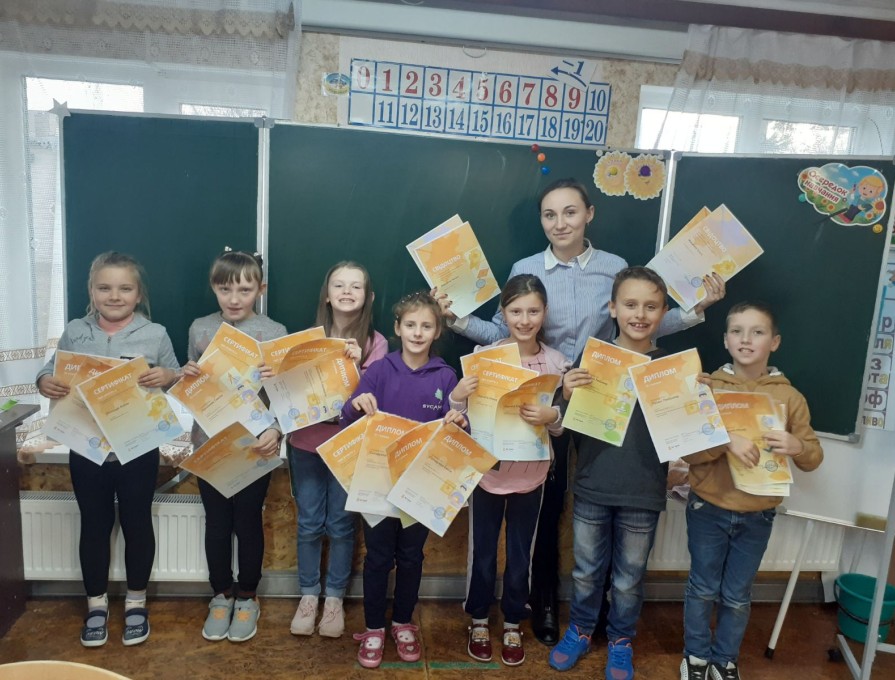 ХІ Всеукраїнська інтернет-олімпіада "На урок". Учні 3 класу також брали участь і в результаті отримали сертифікати,дипломи. (вчитель Марценюк Т.О.)